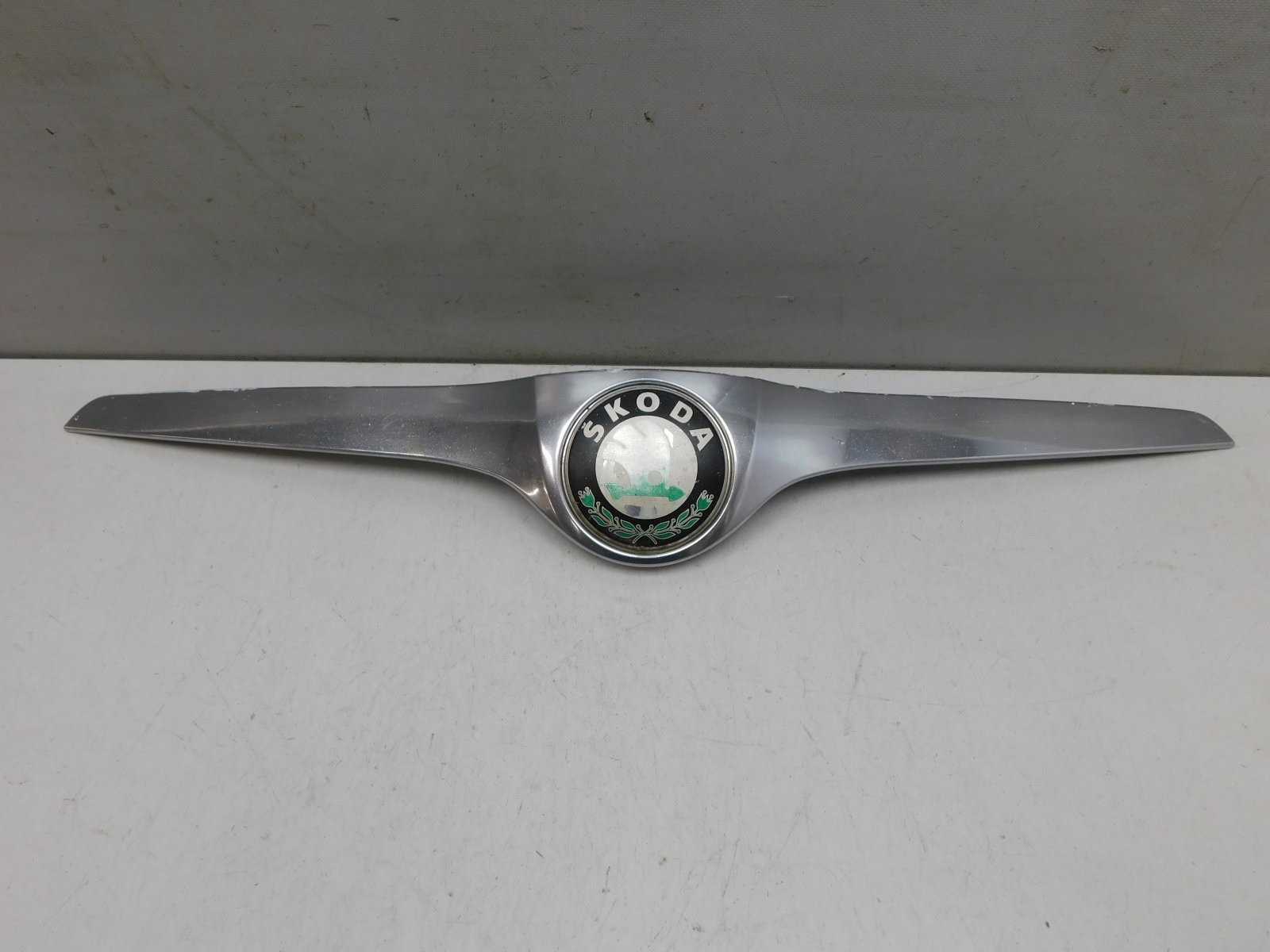 Молдинг капота Skoda Fabia 2007-2015