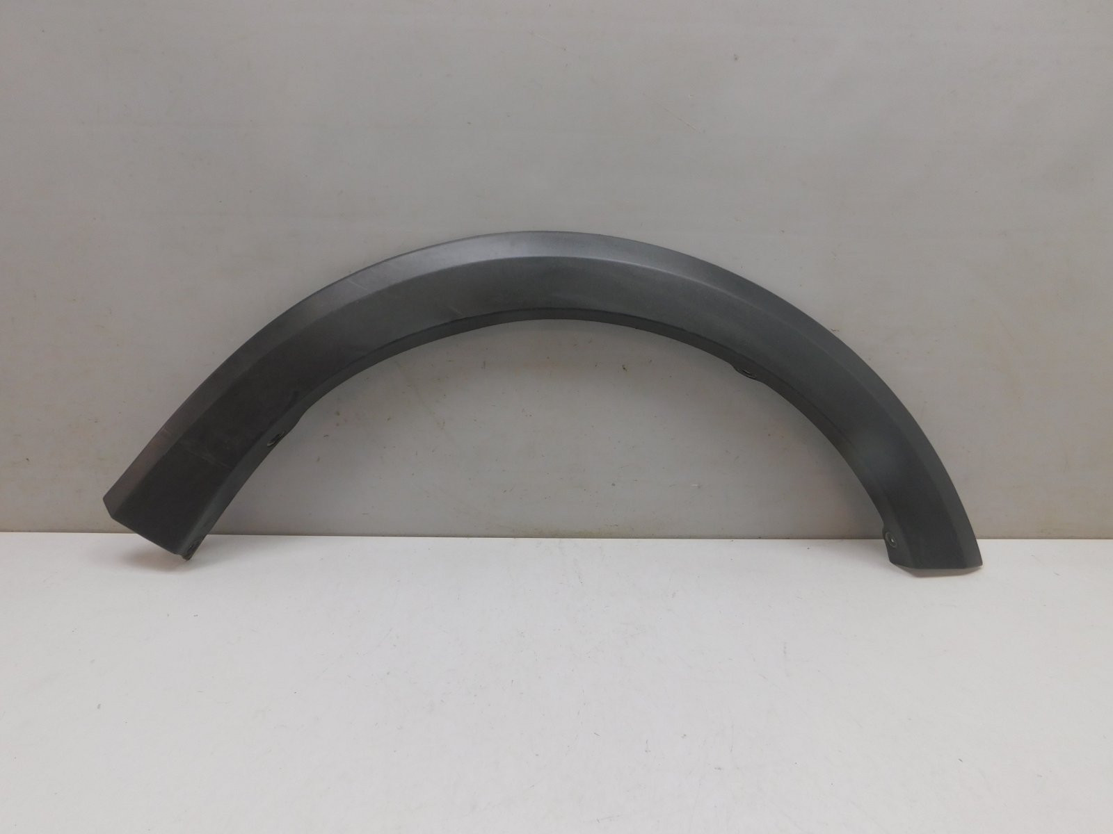 Накладка крыла переднего правого Renault Sandero 2014>