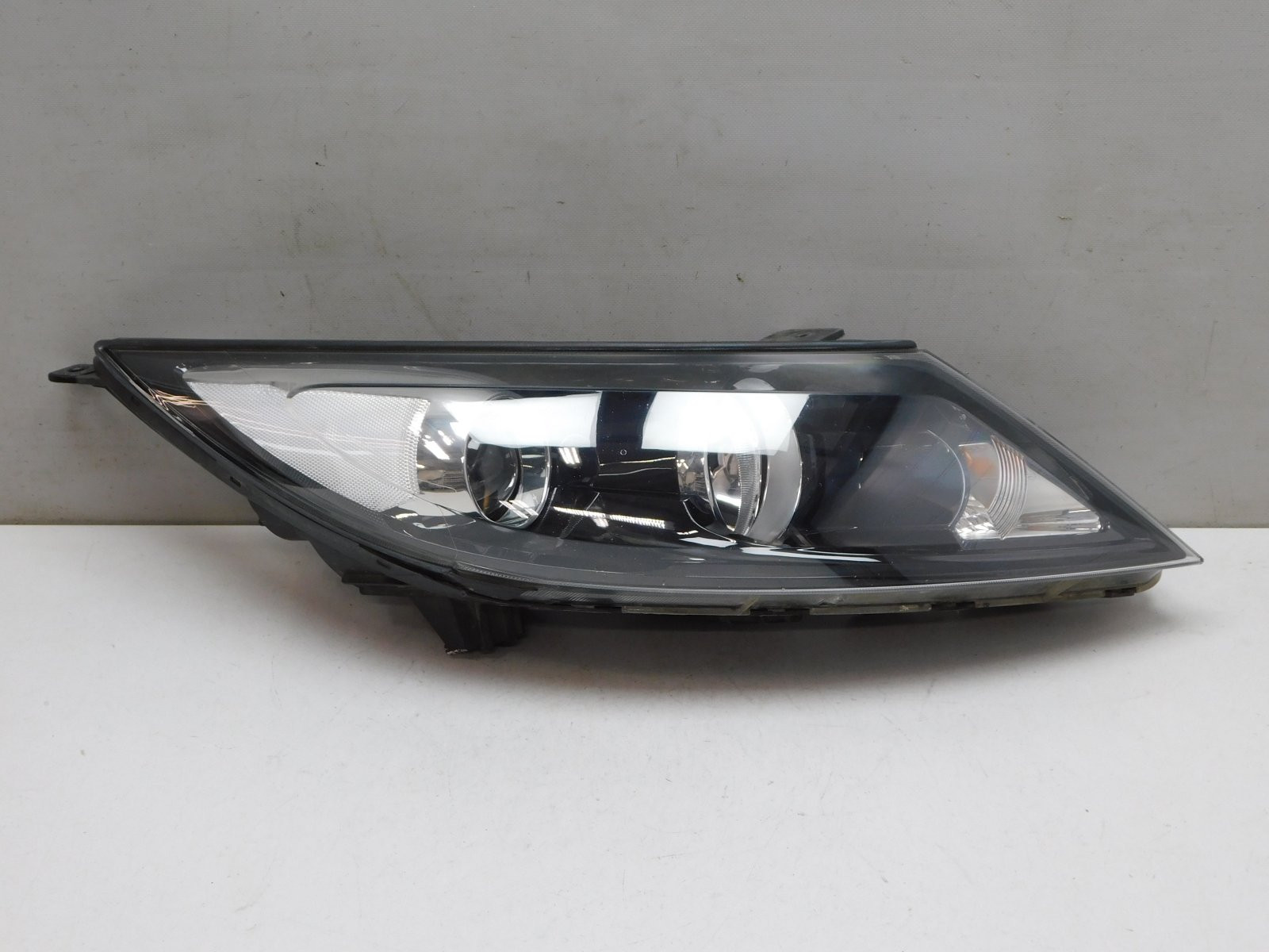 Фара правая Kia Sportage 2010-2015