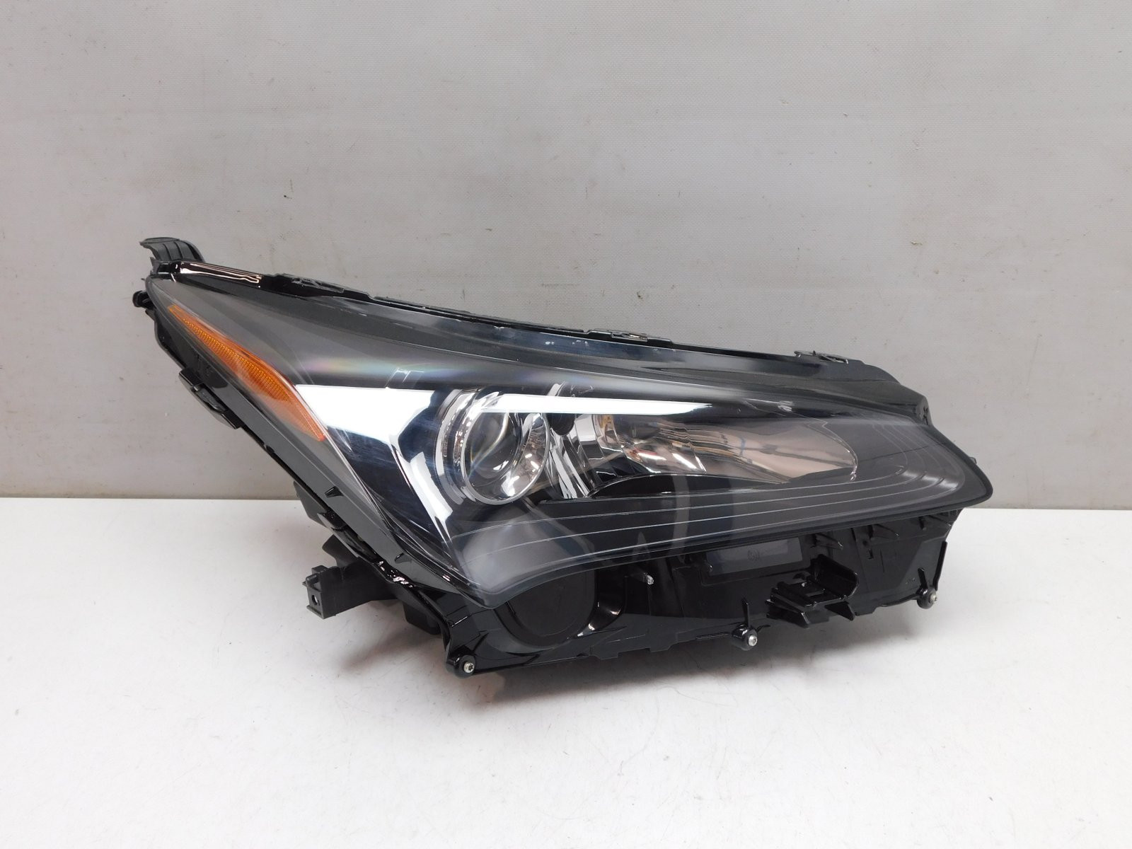 Фара правая Lexus NX 200 2014>