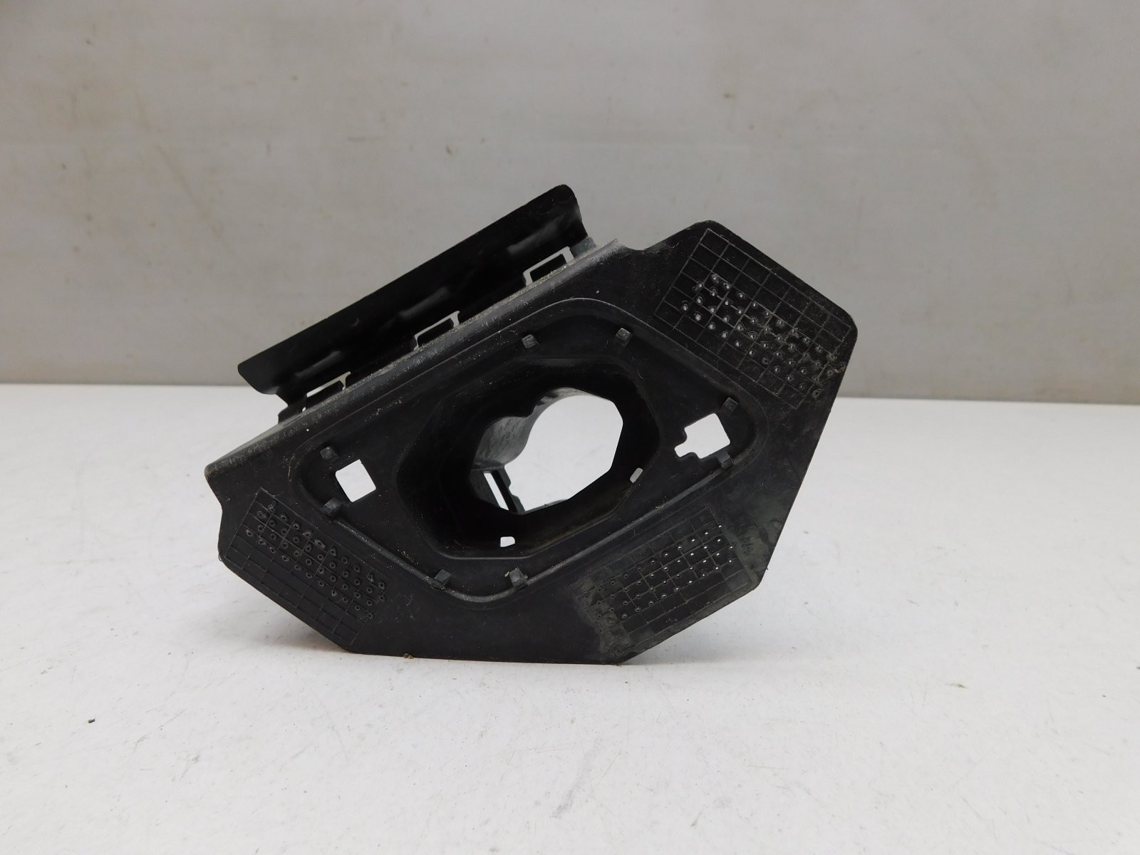 Кронштейн форсунки омывателя фар Volkswagen Tiguan 2007-2017