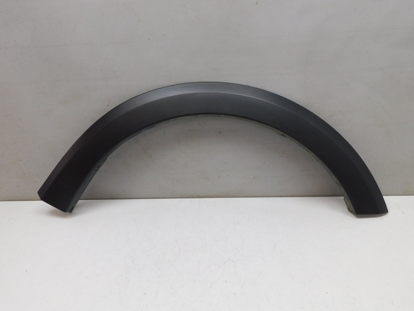 Накладка крыла переднего правого Renault Sandero 2014>