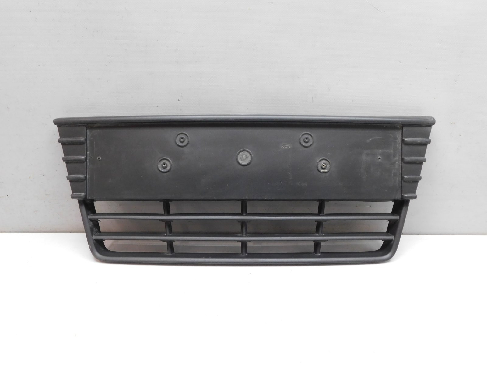 Решетка в бампер центральная Ford Focus III 2011>