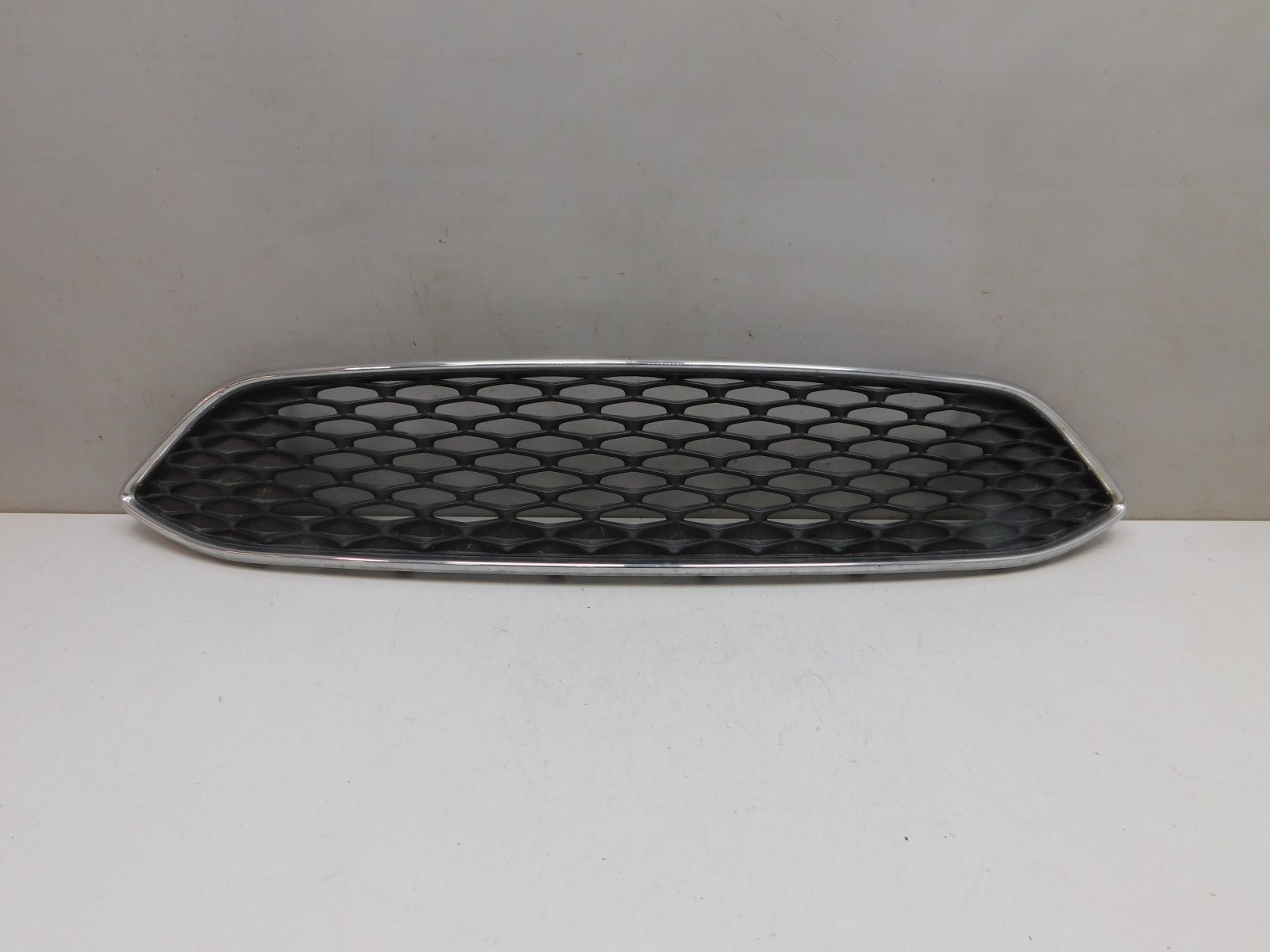 Решетка радиатора Ford Focus III 2011>