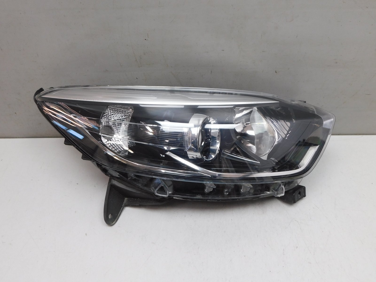 Фара правая Renault Kaptur 2016>