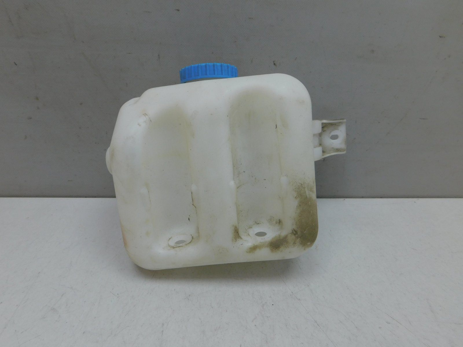 Бачок омывателя лобового стекла VAZ Lada Granta 2011>