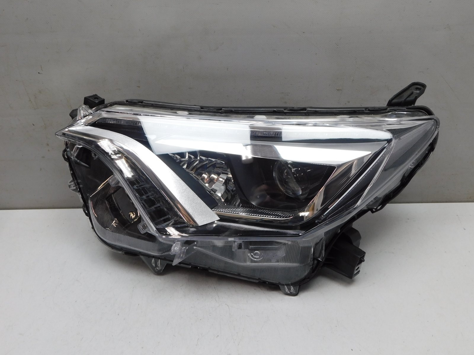 Фара левая Toyota RAV 4 2013-2019