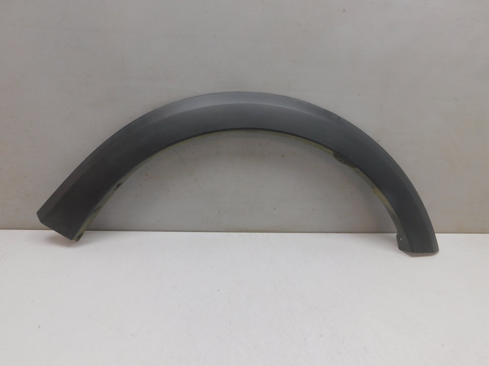 Накладка крыла переднего правого Renault Sandero 2014>