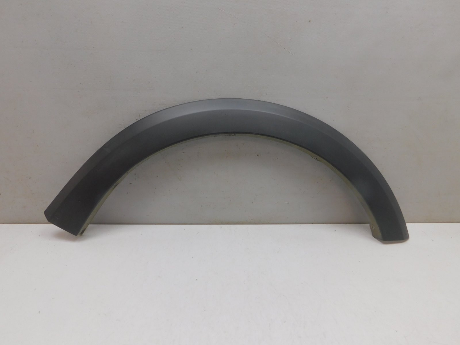 Накладка крыла переднего правого Renault Sandero 2014>