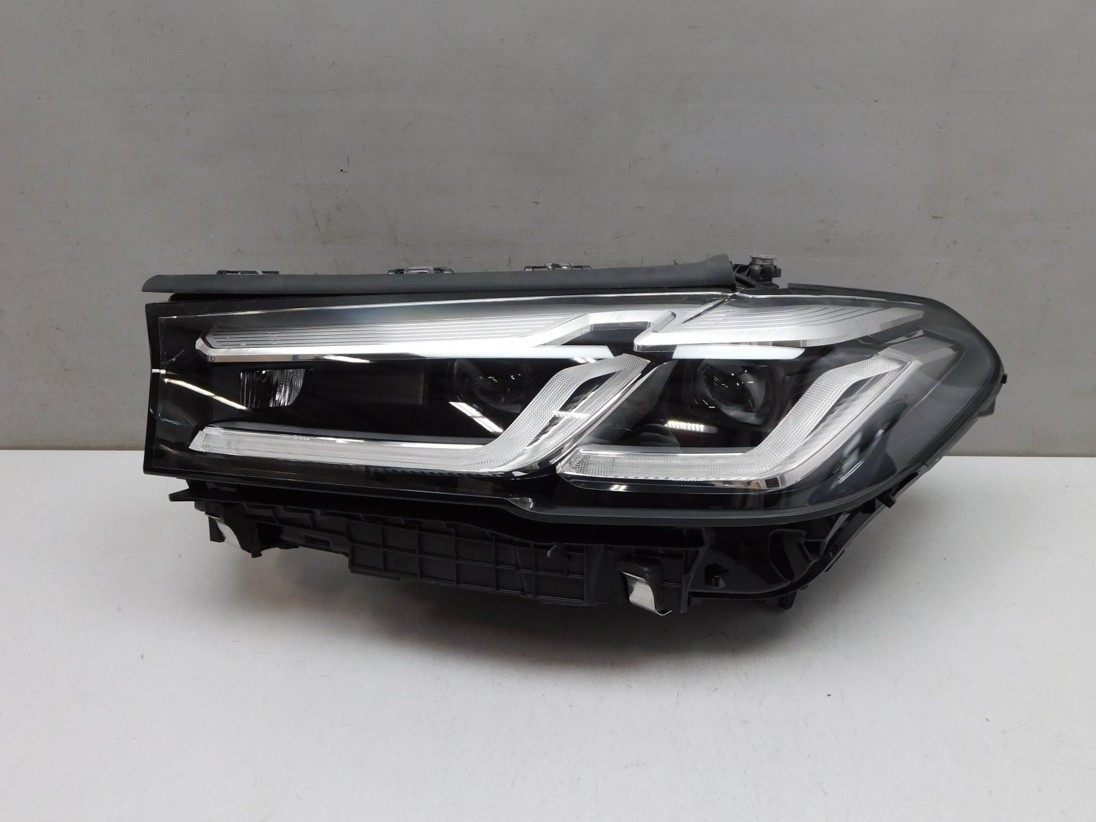 Фара левая BMW 5-серия G30 2016>