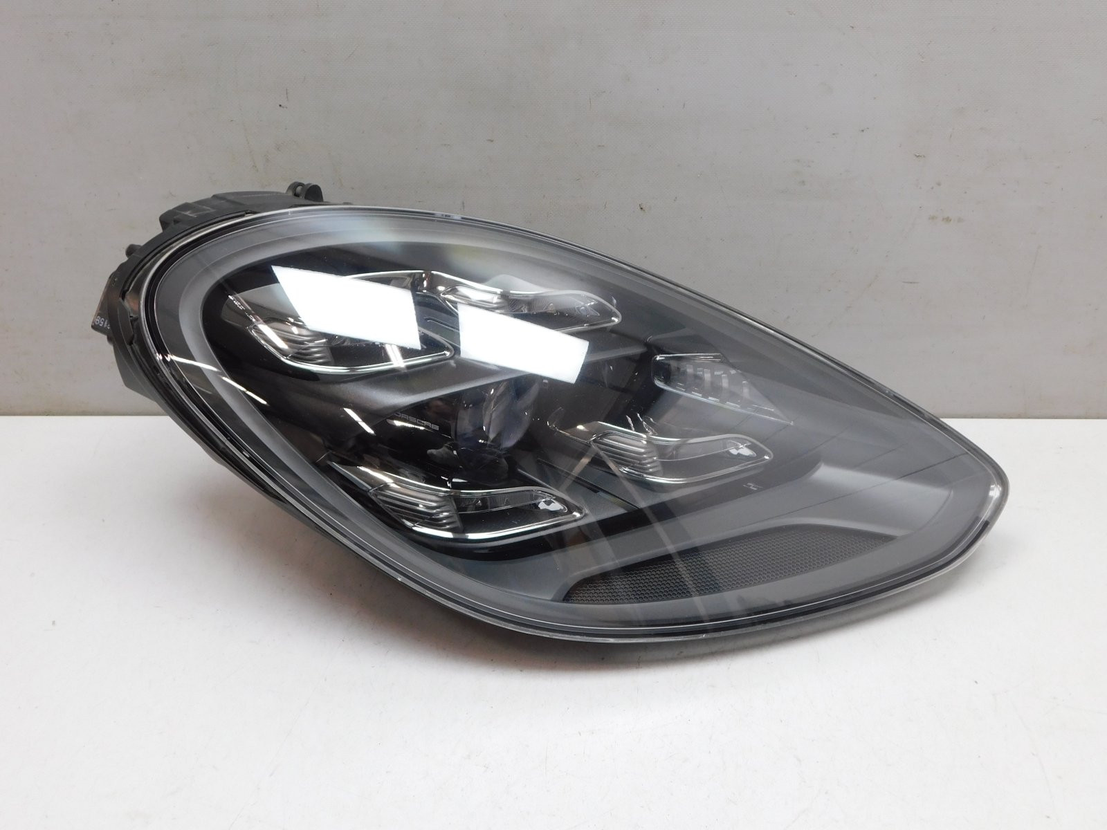 Фара правая Porsche Panamera 2016>