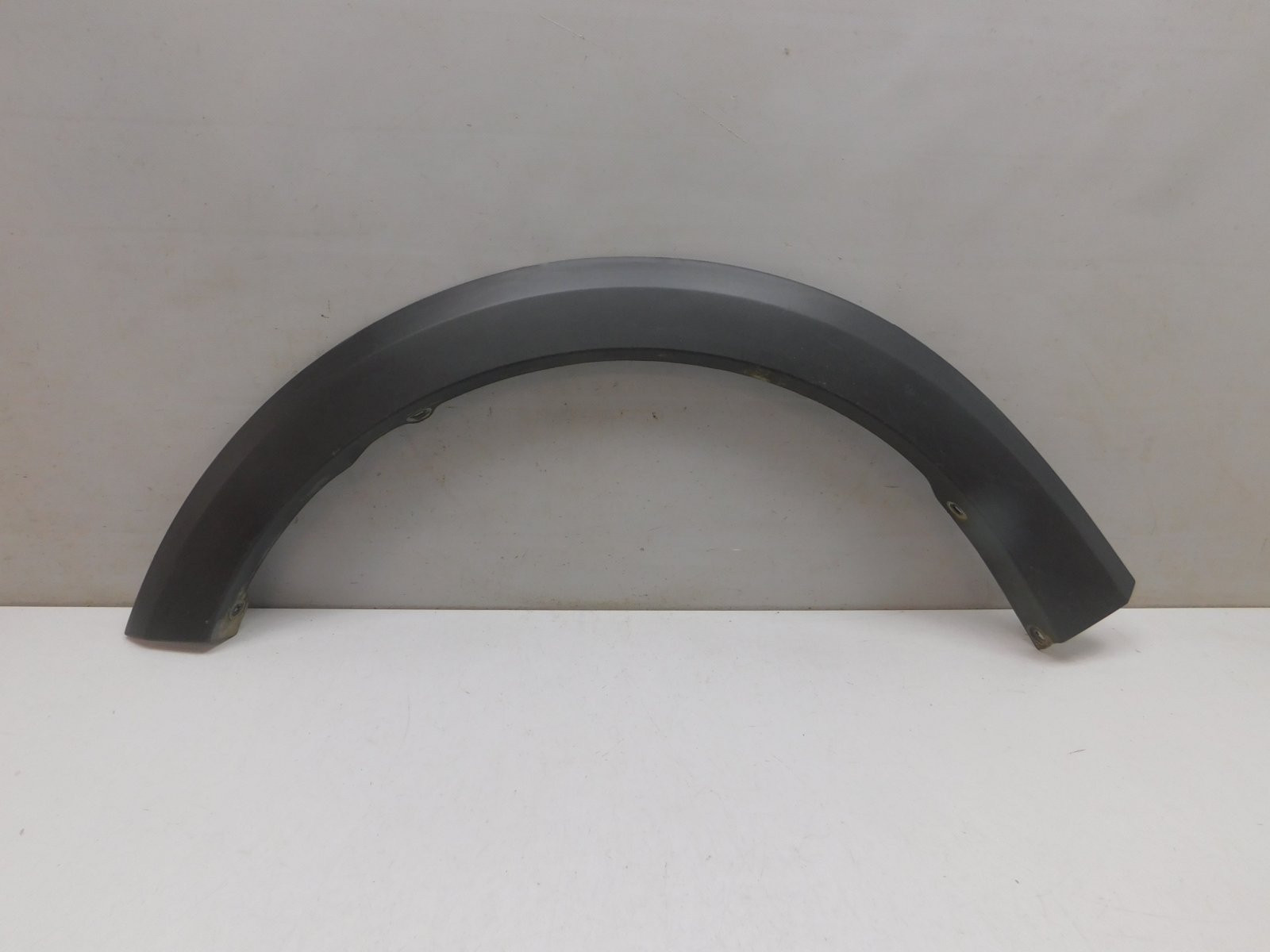 Накладка крыла переднего левого Renault Sandero 2014>