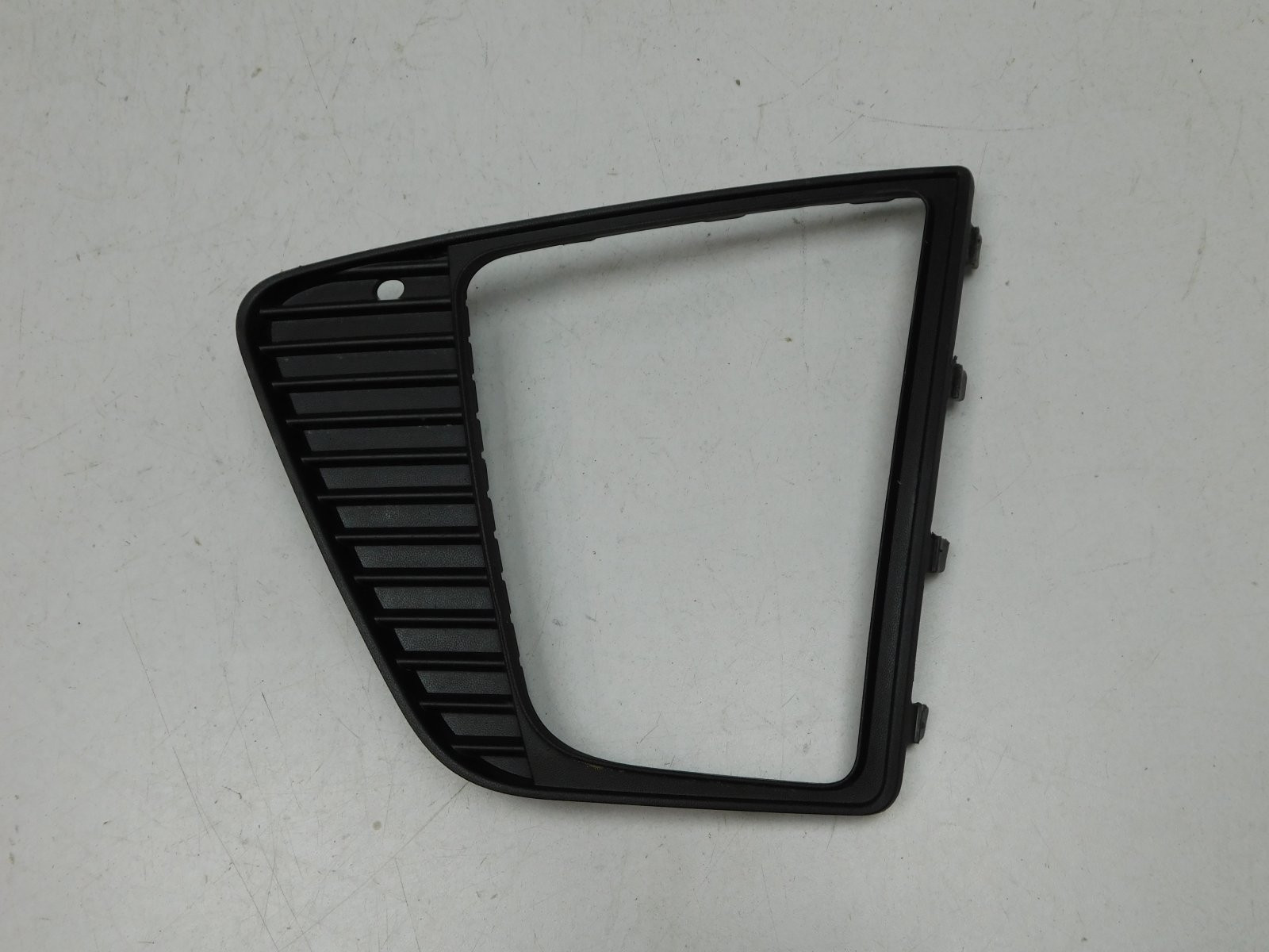 Решетка в бампер левая Hyundai Creta 2016>