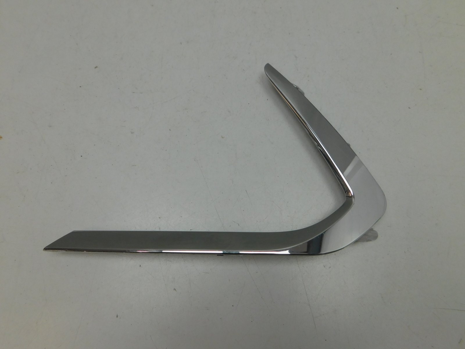 Молдинг переднего бампера Hyundai Sonata VIII 2019>