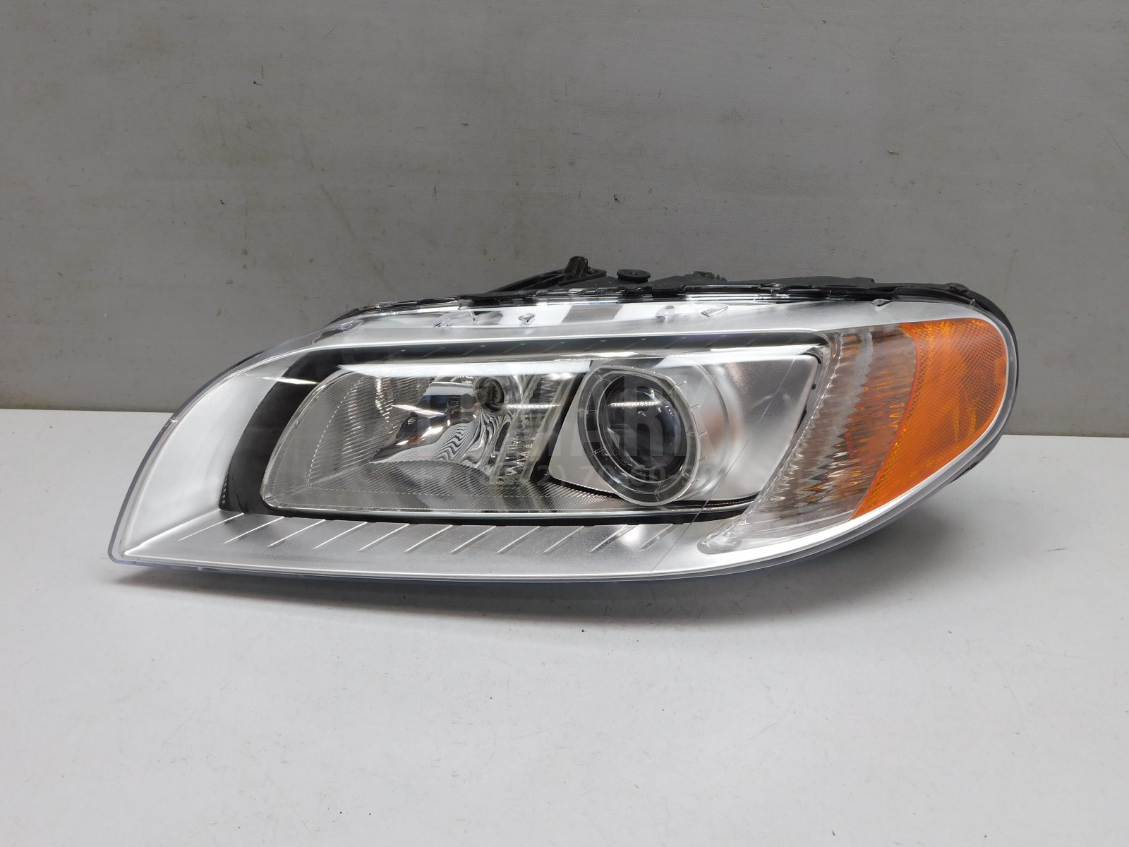 Фара левая Volvo XC70 Cross Country 2007-2016 31214347