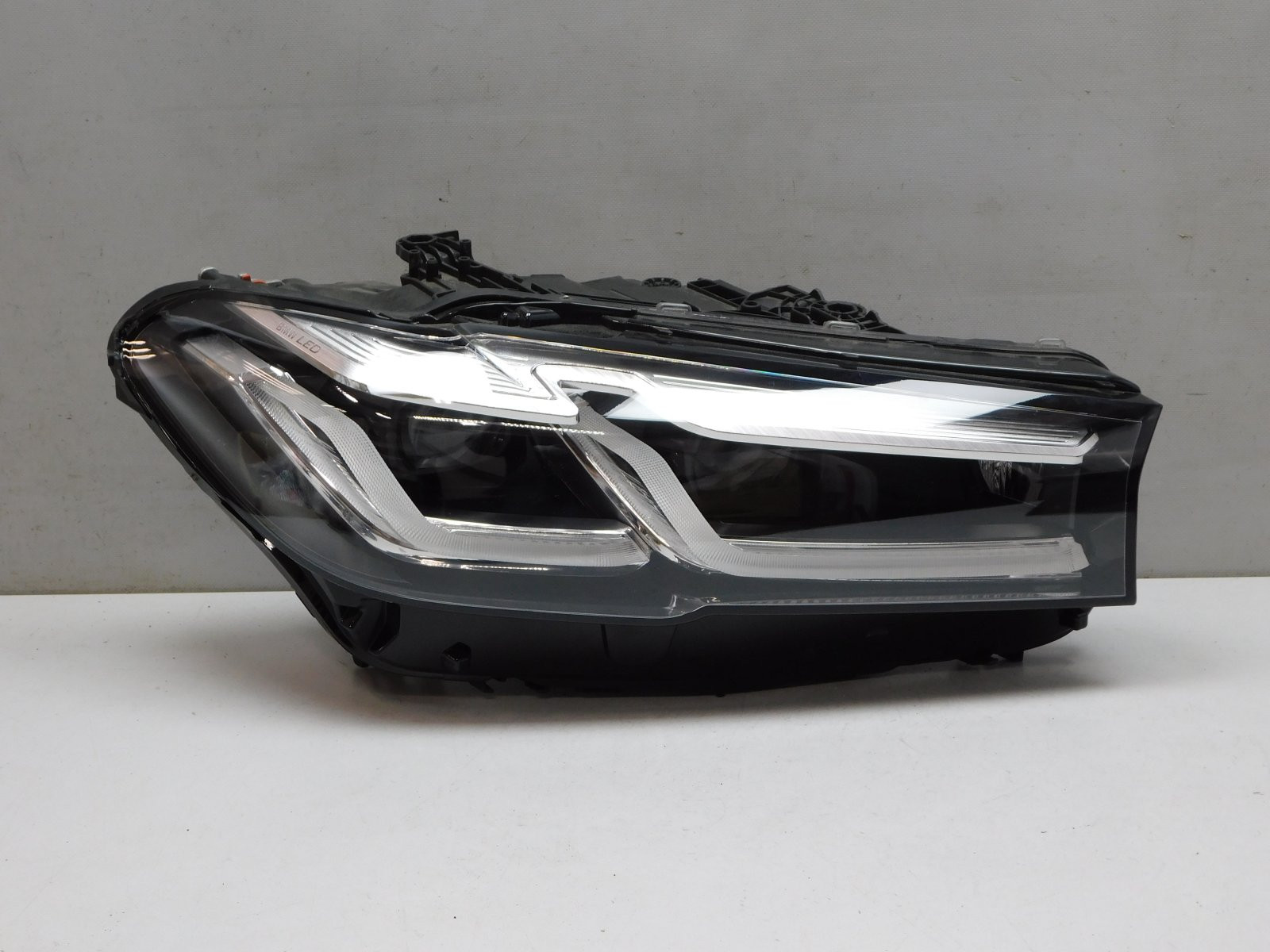 Фара правая BMW 5-серия G30 2016>