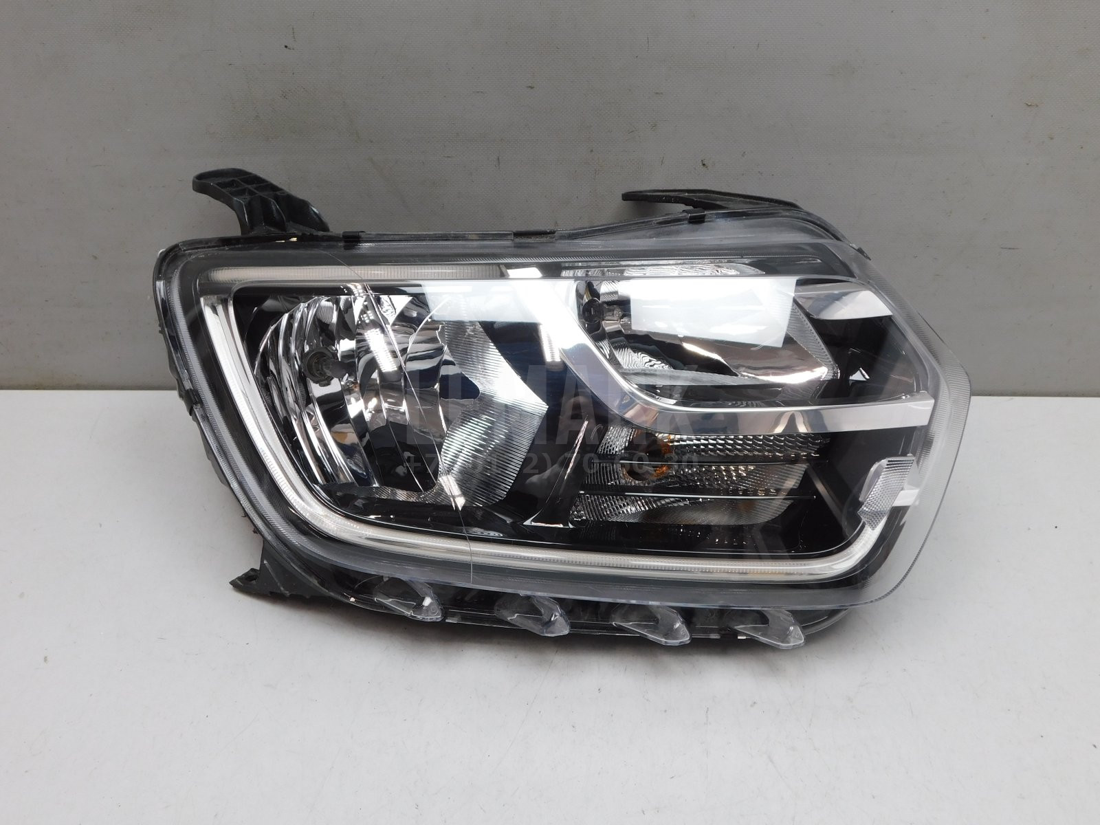 Фара правая Renault Duster II 2021> 260103537R