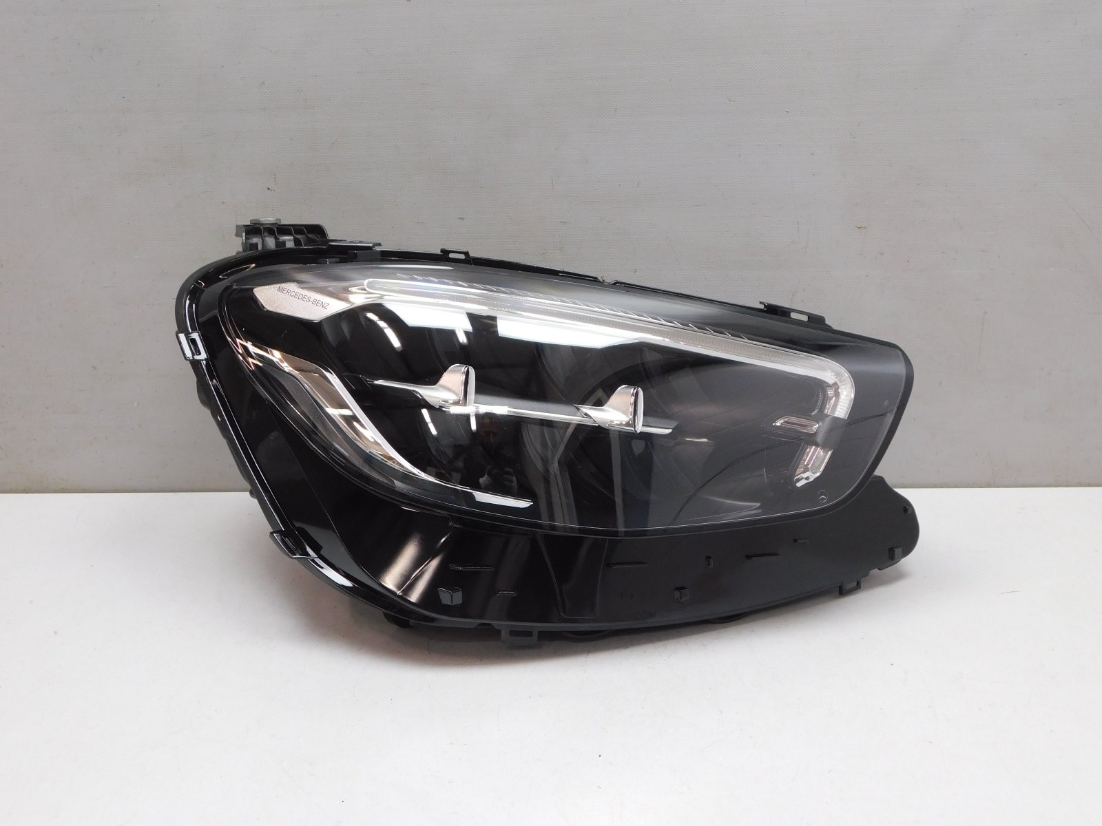 Фара правая Mercedes-Benz E-Klasse W213 2016>