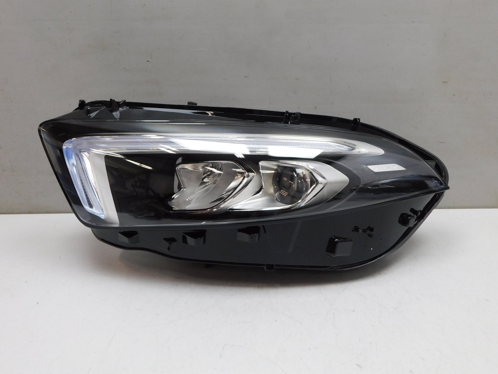 Фара левая Mercedes-Benz A-klasse  W177 2018>