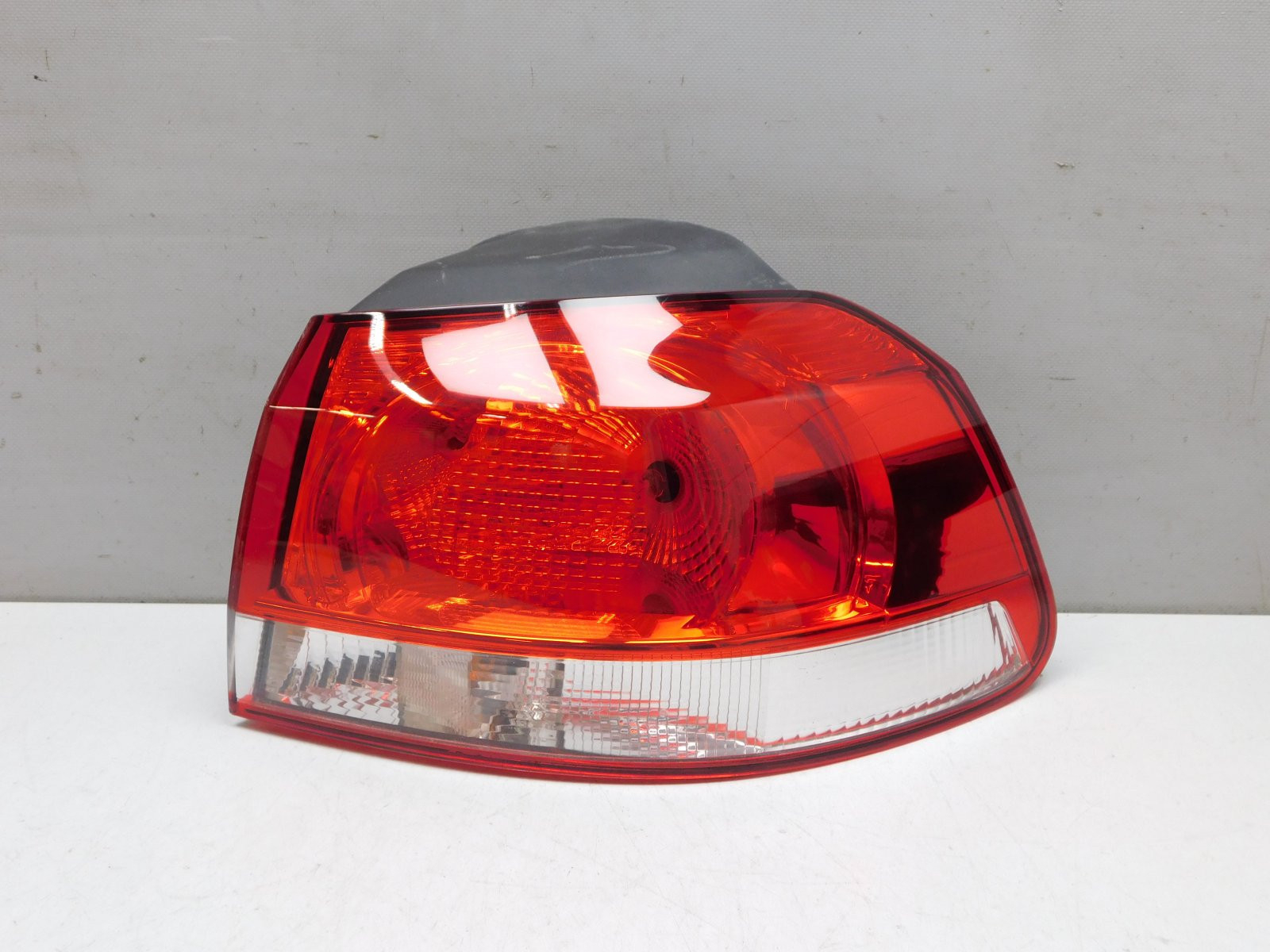 Фонарь задний наружный правый Volkswagen Golf VI 2009-2013