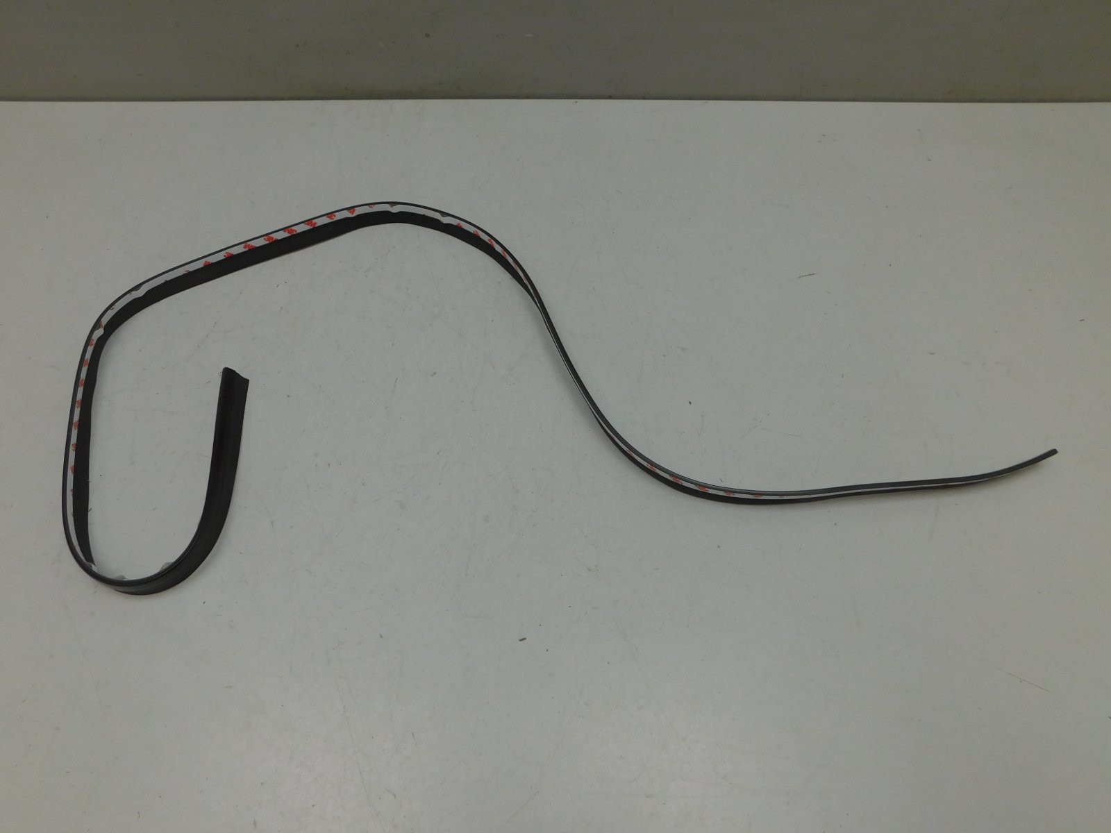 Молдинг заднего стекла Hyundai Solaris 2017>