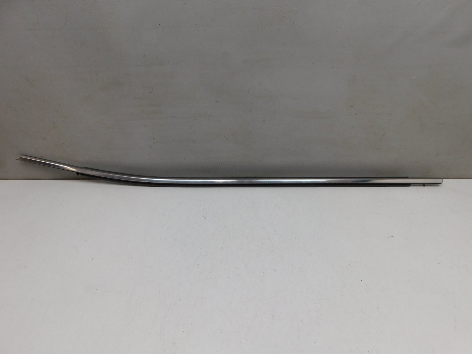 Накладка стекла переднего левого Toyota Camry V70 2017>