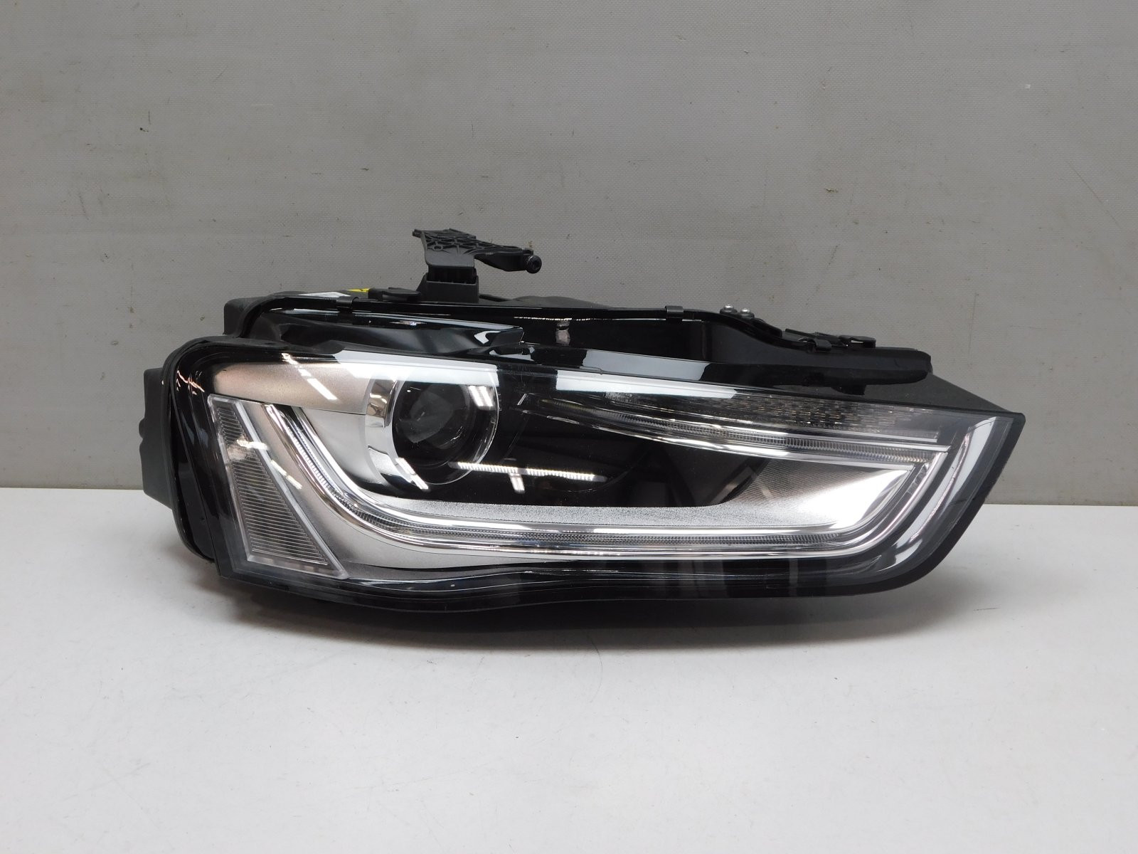 Фара правая Audi A4 [B8] 2007-2015