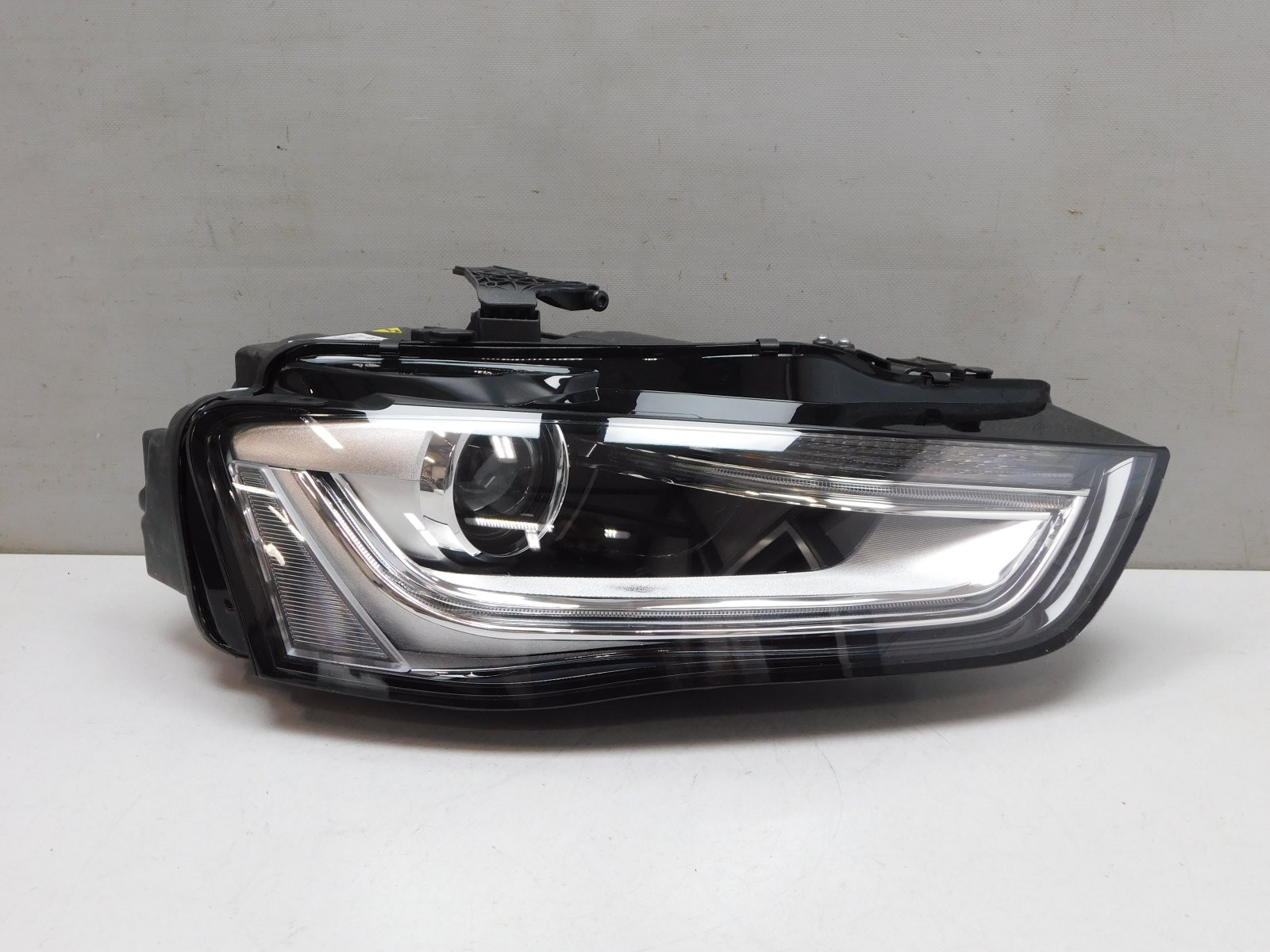 Фара правая Audi A4 [B8] 2007-2015