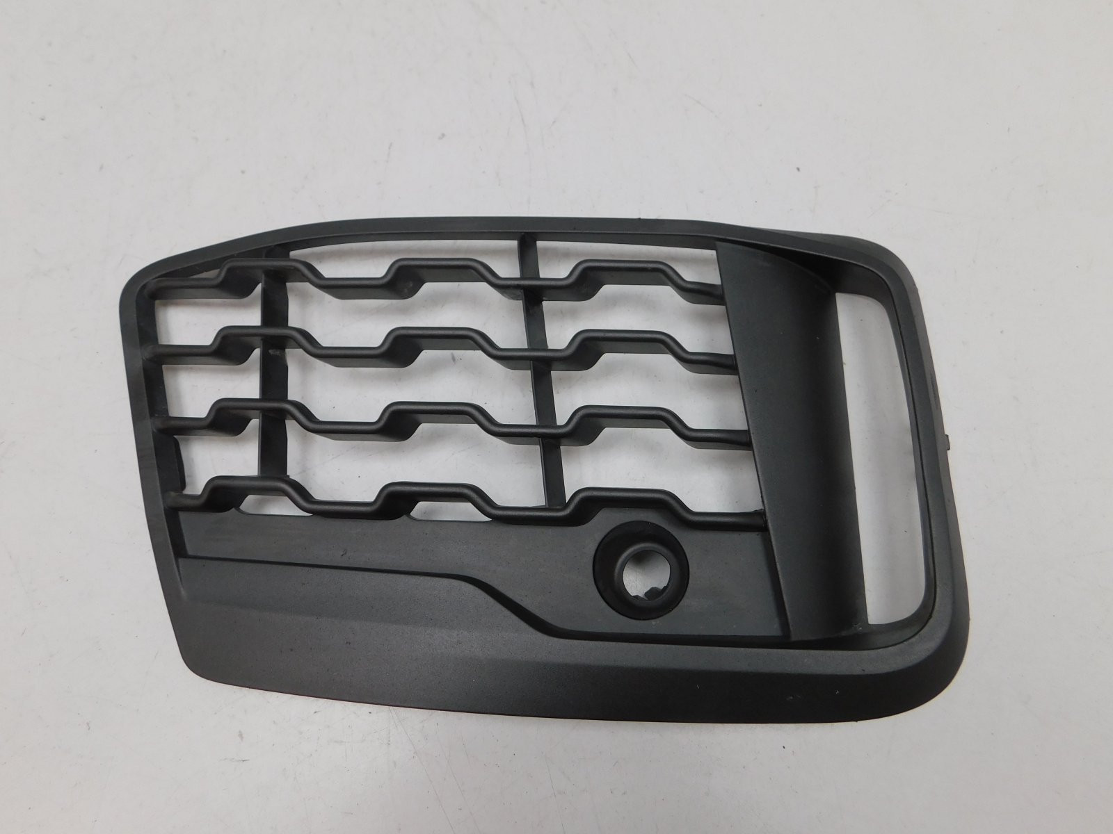 Решетка в бампер правая BMW X1 F48 2015>