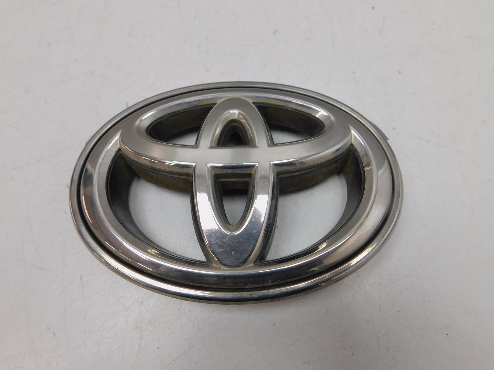 Эмблема Toyota Camry V50 2011-2018