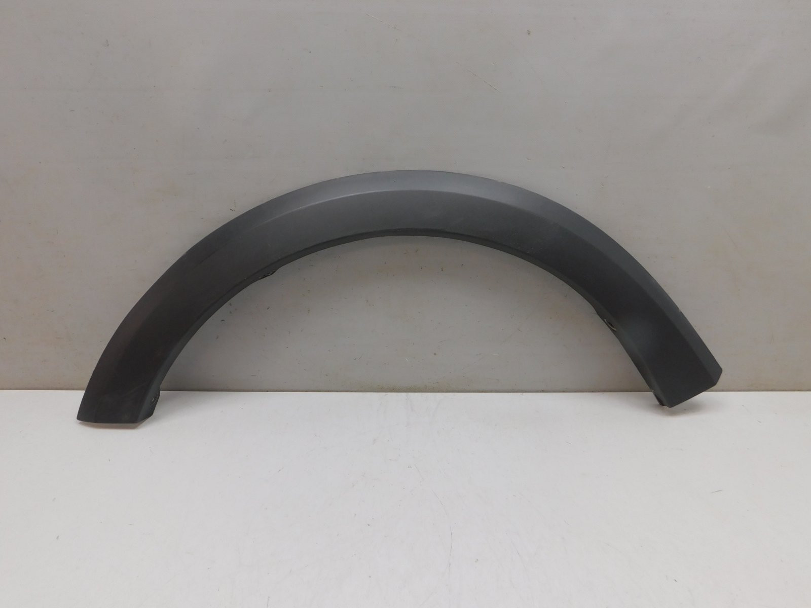 Накладка крыла переднего левого Renault Sandero 2014>