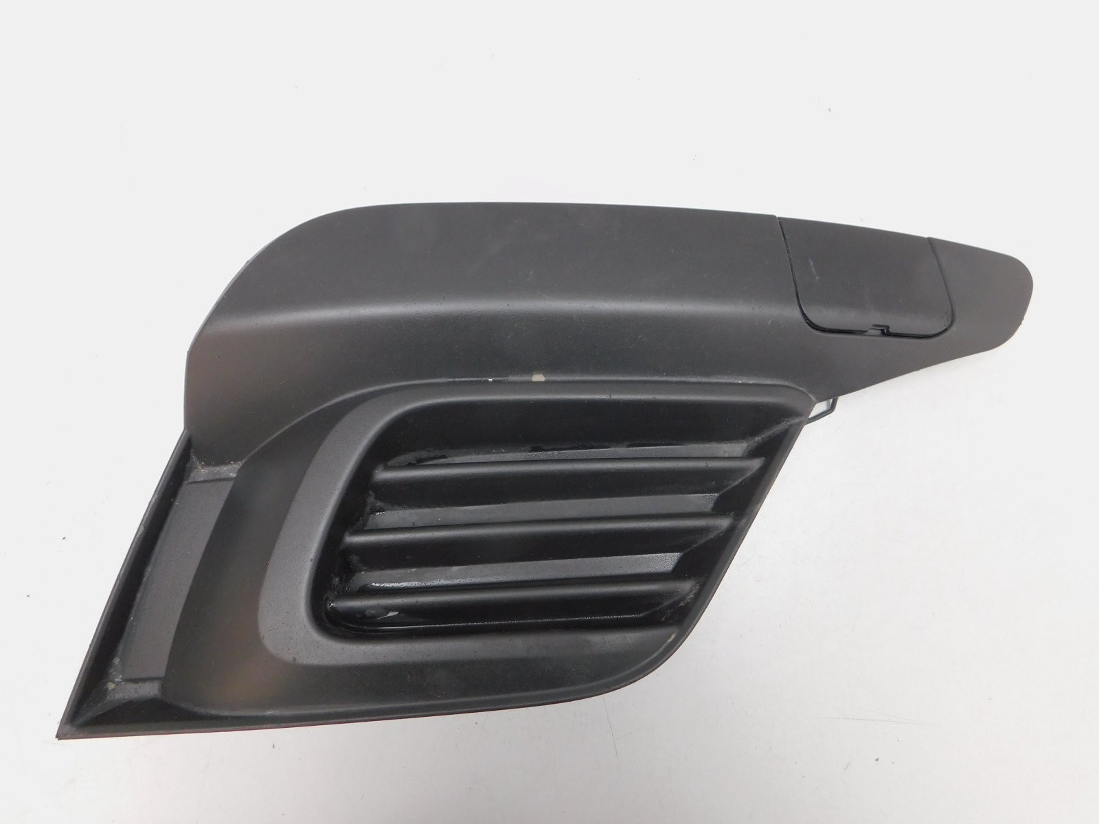 Решетка в бампер правая Renault Logan II 2014>