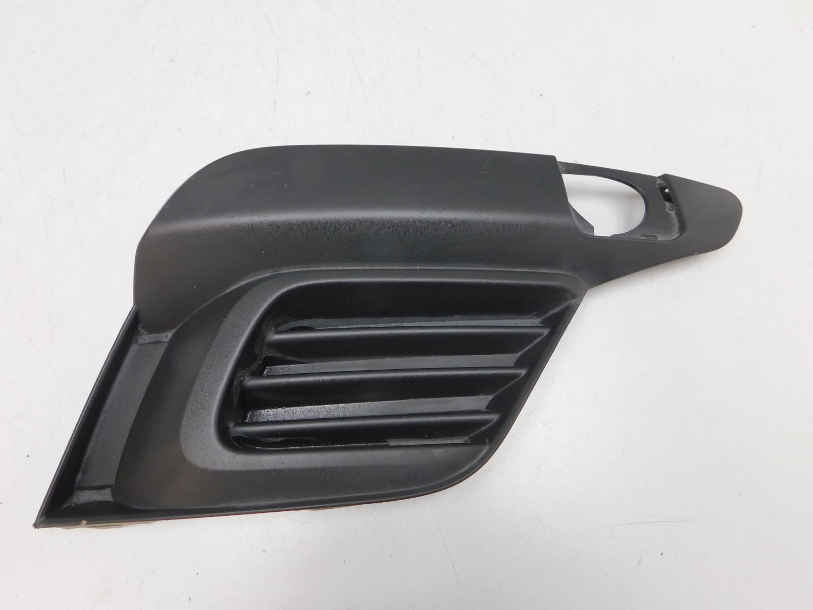 Решетка в бампер правая Renault Logan II 2014>