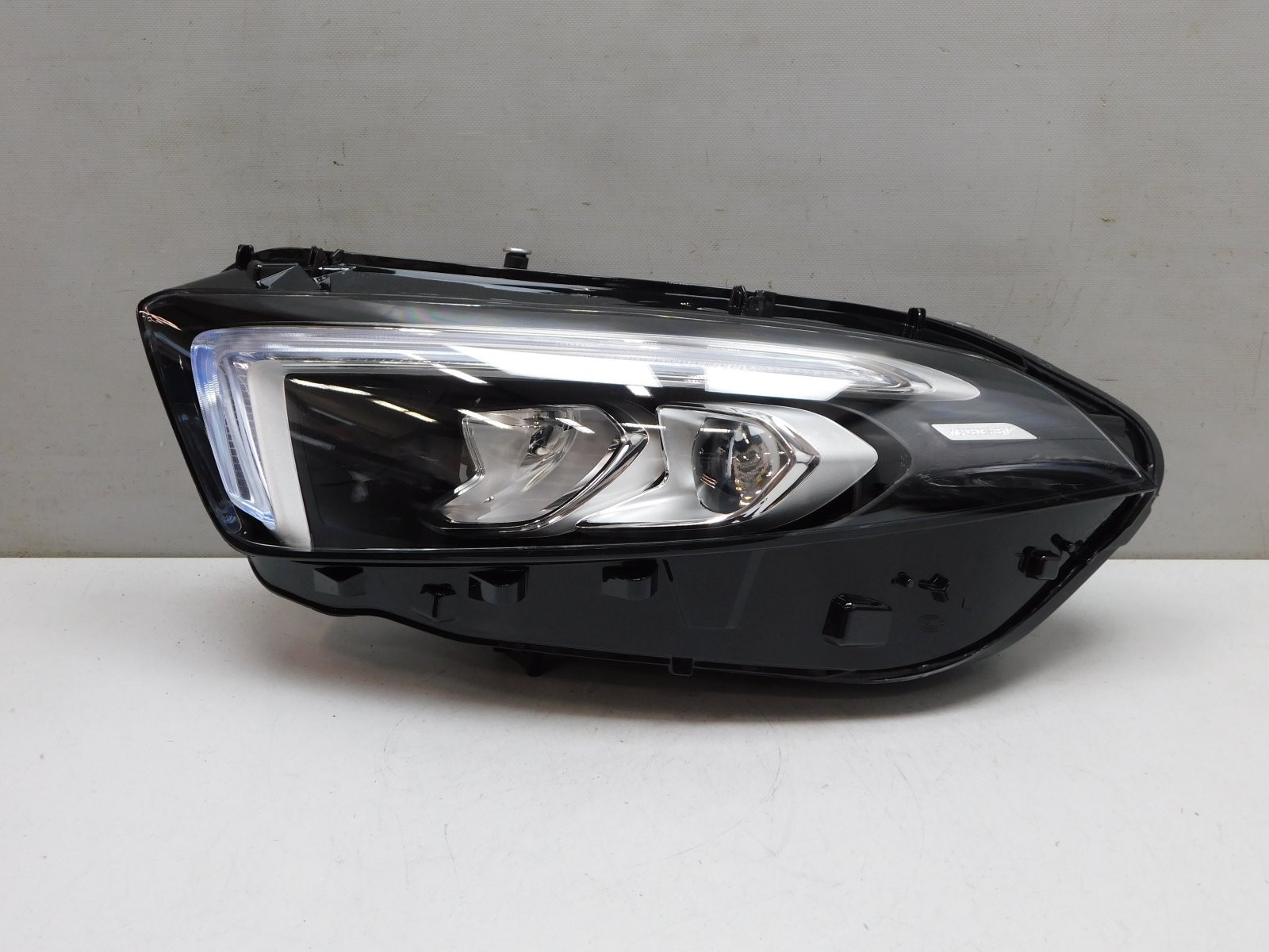 Фара левая Mercedes-Benz A-klasse  W177 2018>