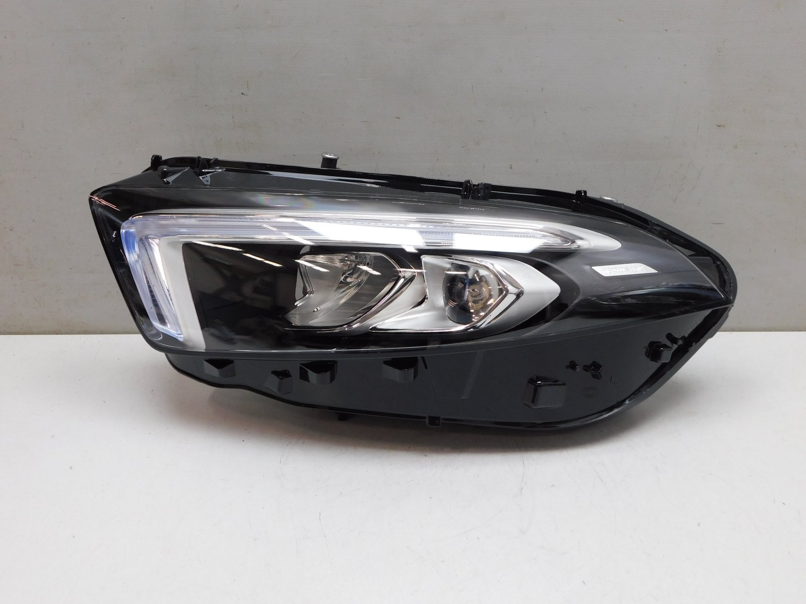 Фара левая Mercedes-Benz A-klasse  W177 2018>