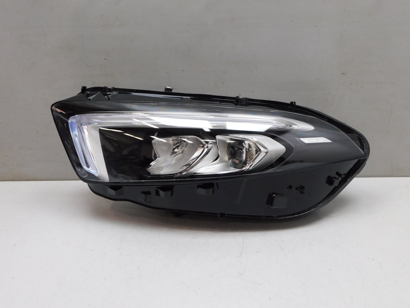 Фара левая Mercedes-Benz A-klasse  W177 2018>