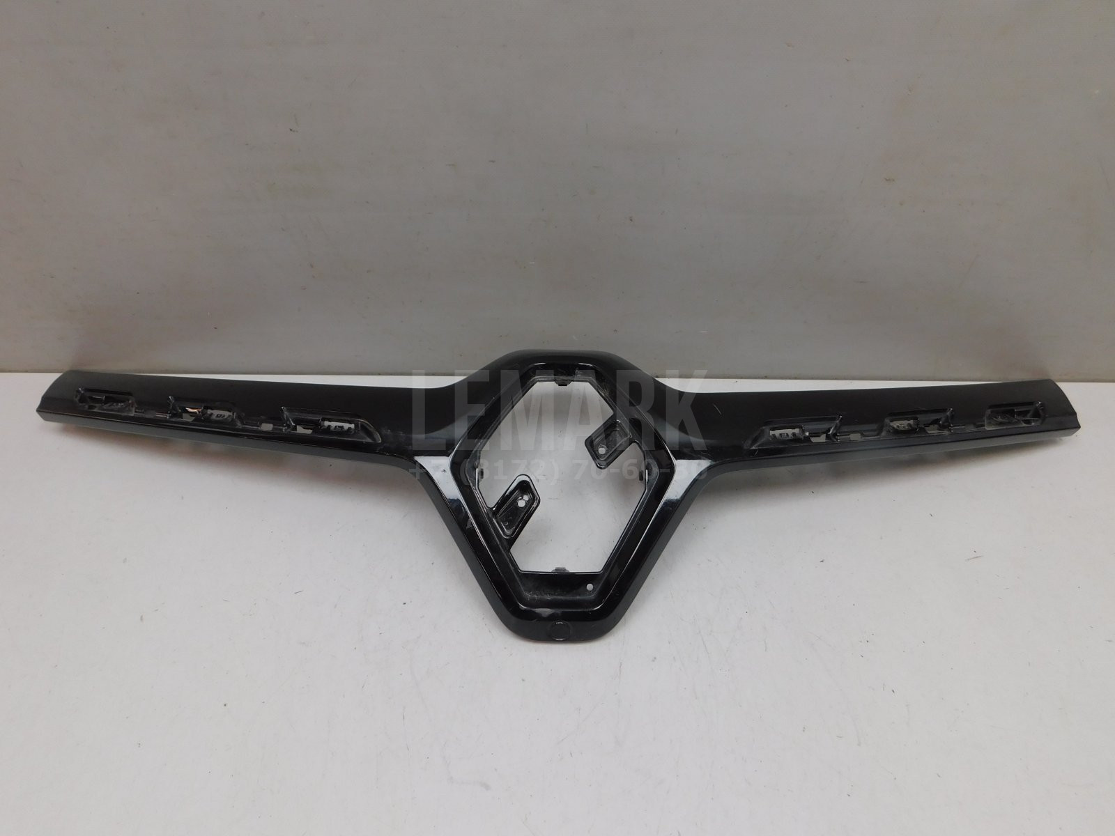 Накладка на решетку радиатора Renault Kaptur 2016> 623829107R