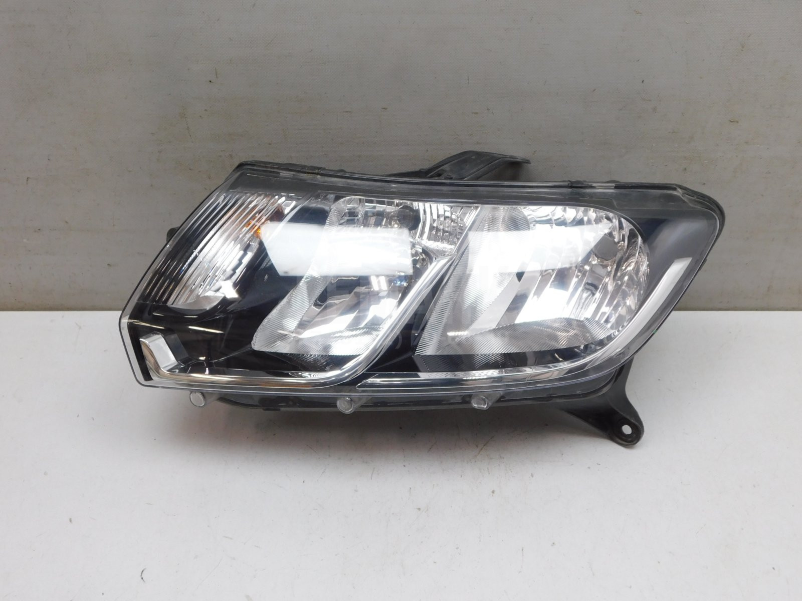 Фара левая VAZ Lada Largus 2011> 8450095267