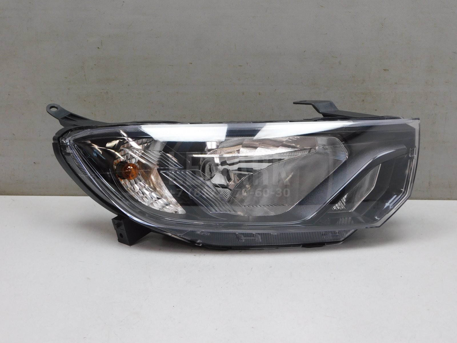 Фара правая VAZ Lada Granta 2011> 8450100856