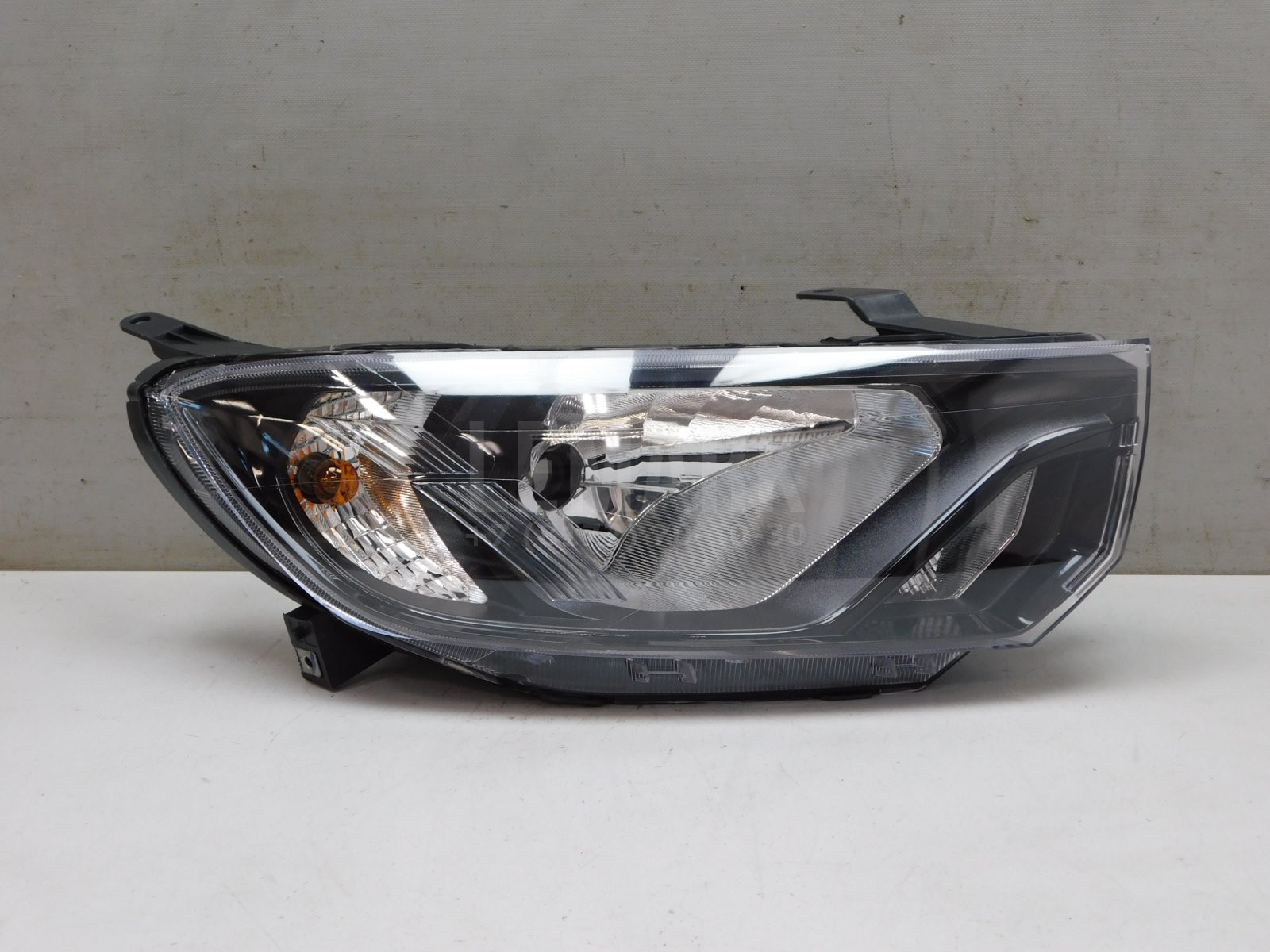 Фара правая VAZ Lada Granta 2011> 8450100856