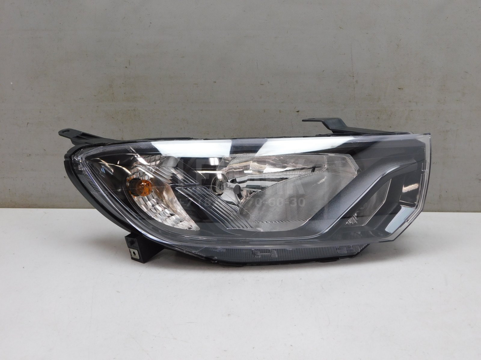 Фара правая VAZ Lada Granta 2011> 8450100856